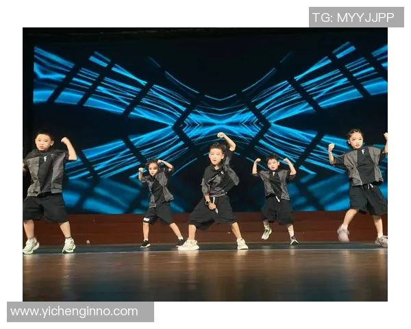 成都街舞队的团队协作与创意表现探讨之旅 成都街舞队的团队协作与创意表现探讨之旅