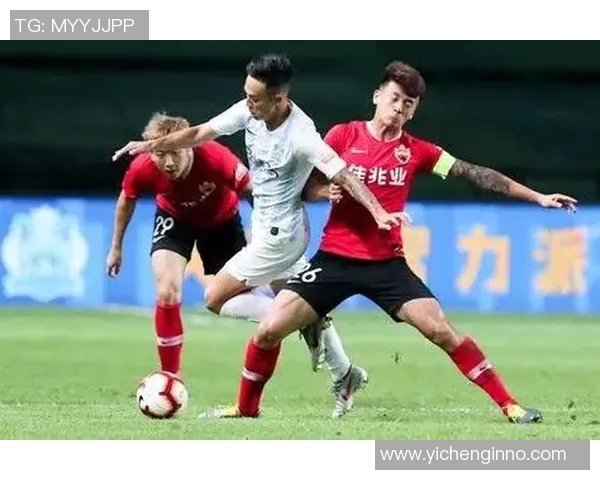 西安足球队灵活性引发热议球迷对战术调整的不同看法 西安足球队灵活性引发热议球迷对战术调整的不同看法