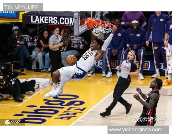 湖人对决热火央视解说全程回顾精彩瞬间与战术分析