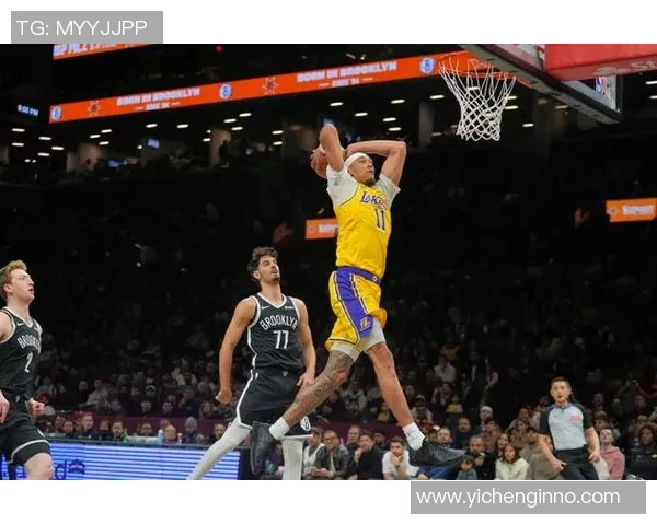 湖人对阵篮网的精彩对决引发球迷热潮全场座无虚席气氛火爆 湖人对阵篮网的精彩对决引发球迷热潮全场座无虚席气氛火爆